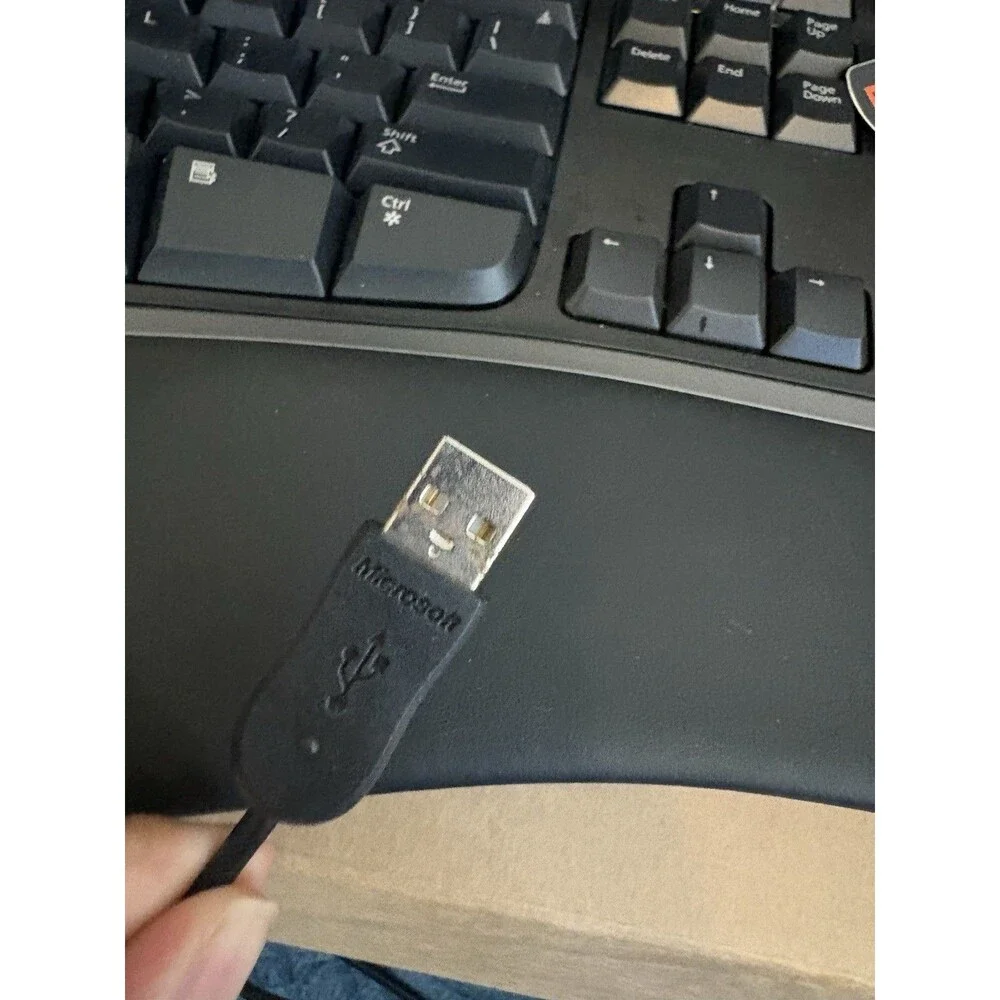 Microsoft Natural Ergonomic Keyboard 4000 v1.0 Wired USB KU-0462 Model 1048